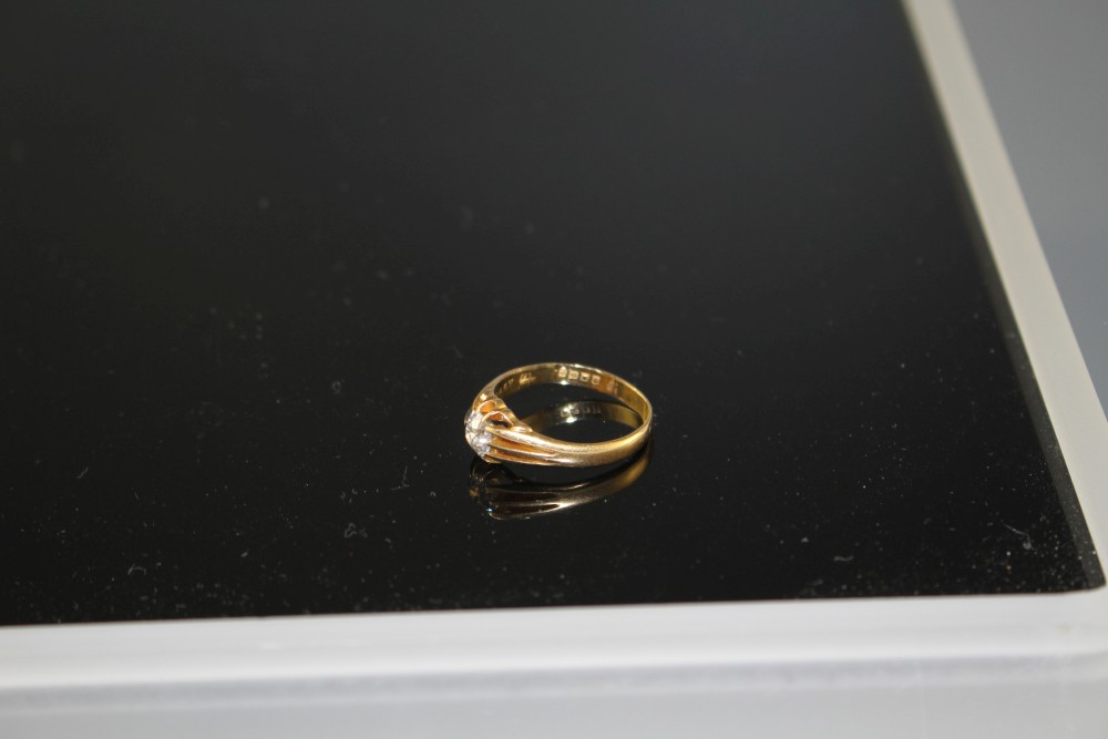 A George V 18ct gold and claw set solitaire diamond ring,